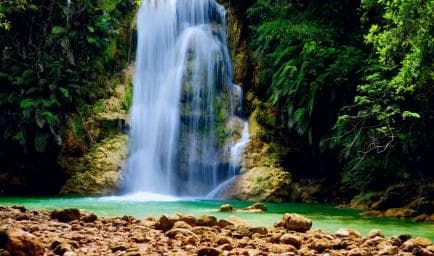 Tour zu den 27 Wasserfällen mit Eintritt und Mittagessen — Guided tour and outdoor activity