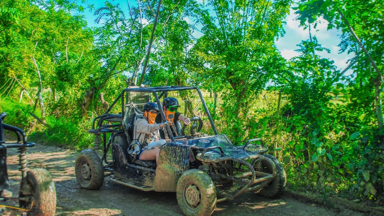 Halbtägiges Quad-Bike-Abenteuer in River Cave und Macao Beach — Guided tour and outdoor activity