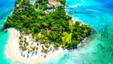 Haitises + Cayo Levantado ( Bacardi Island )